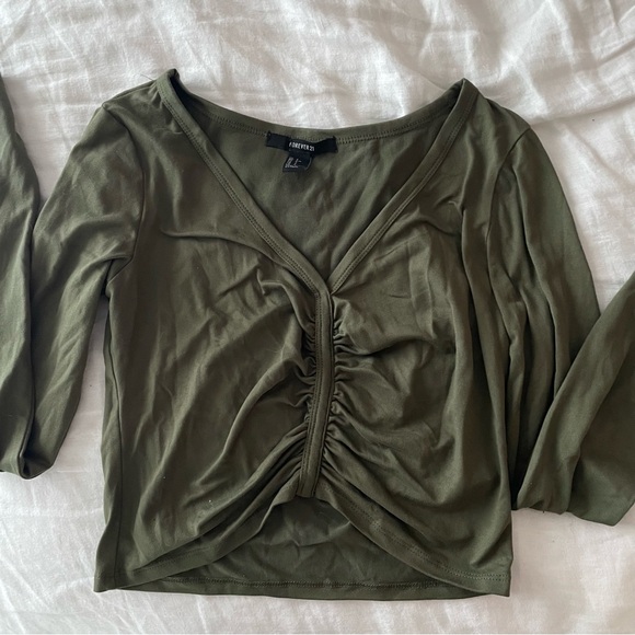FOREVER 21 DARK GREEN RUNCHED TOP - Picture 2 of 3